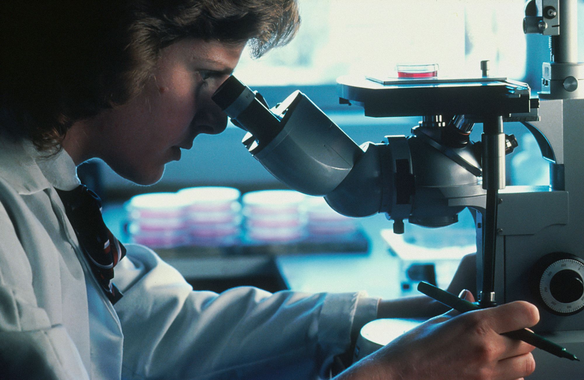 Careers 3 national-cancer-institute-JxoWb7wHqnA-unsplash (1)
